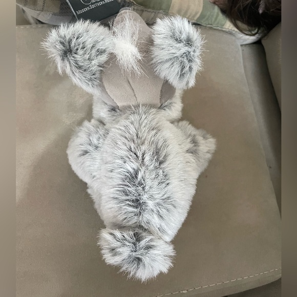 Precious Moments Tender Tails Arctic Chinchilla, Endangered Tails NWOT (8 inch) - Picture 4 of 7